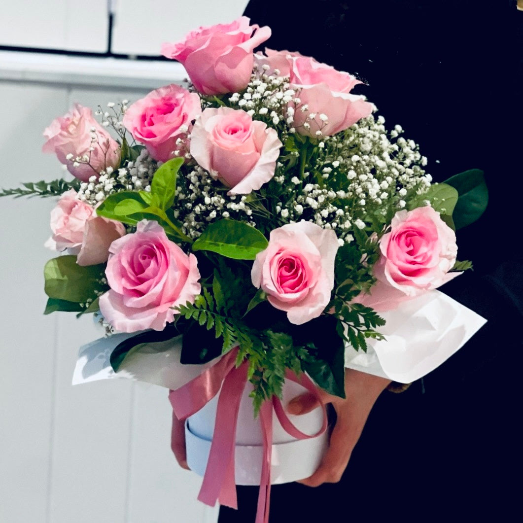 Hat Box Roses – Bountiful Courtyard Florist